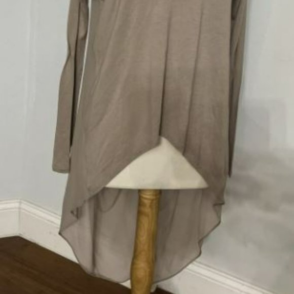 BCBG MAX AZRIA Sage Green Long Sleeve High Low Blouse Size‎ XXS - Picture 1 of 3